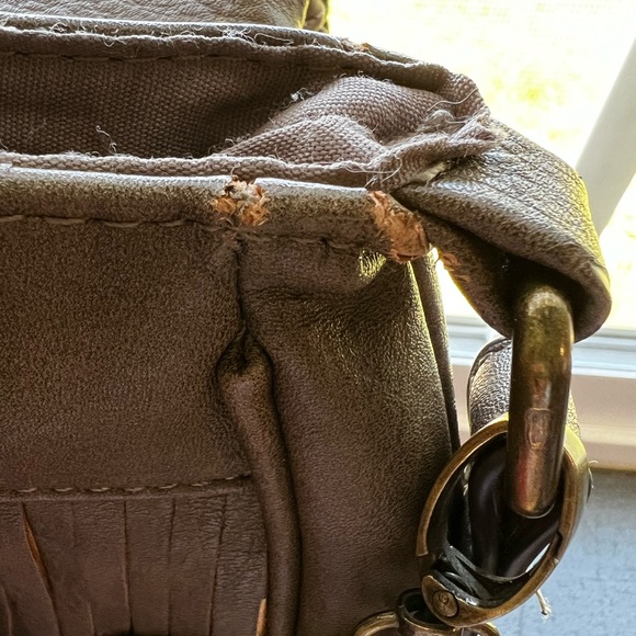 Aldo crossbody/shoulder fringe bag! Taupe Crossbody with Fringe and Keychain. - Picture 7 of 10